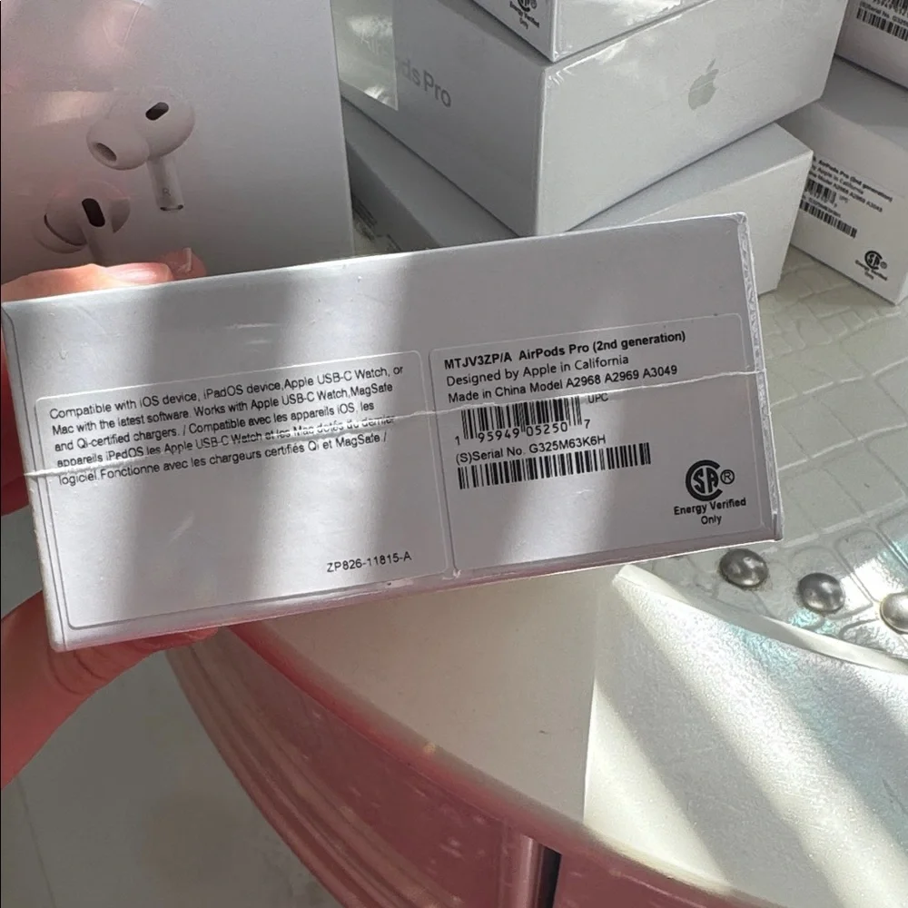 SEALED !!Apple AirPods Pro second gen Earbuds in White - Wireless Noise